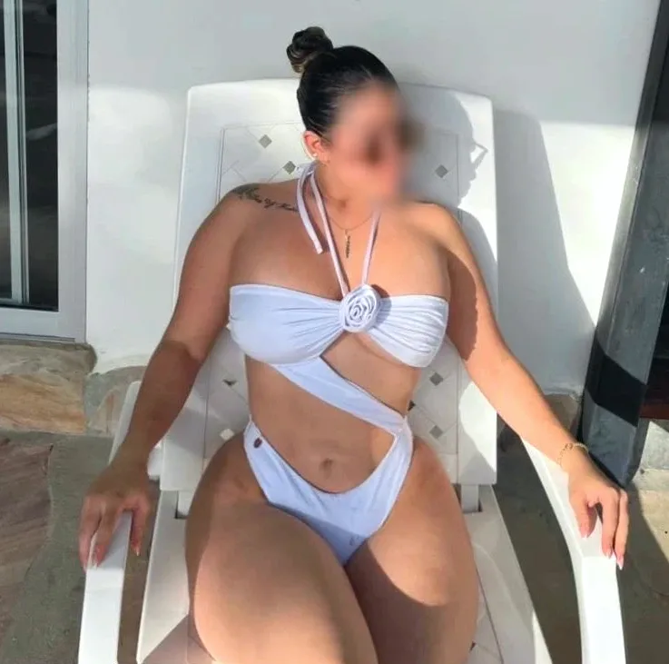 Elena, 28