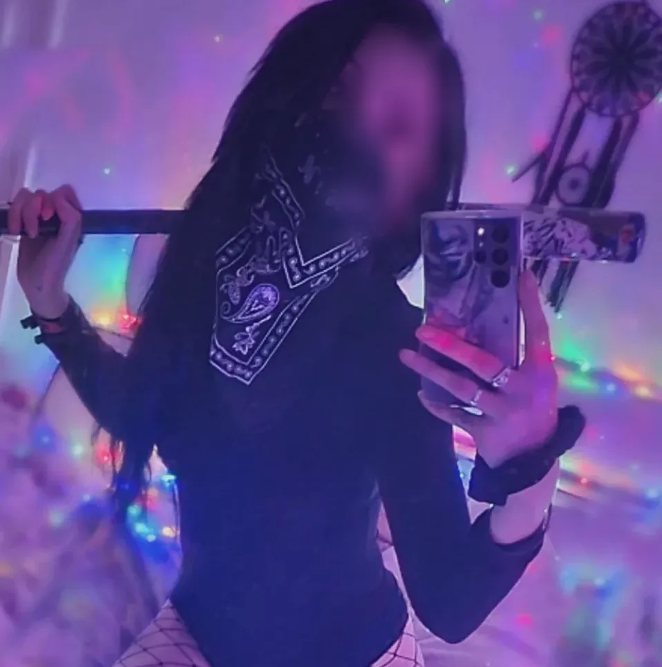 Elena, 28