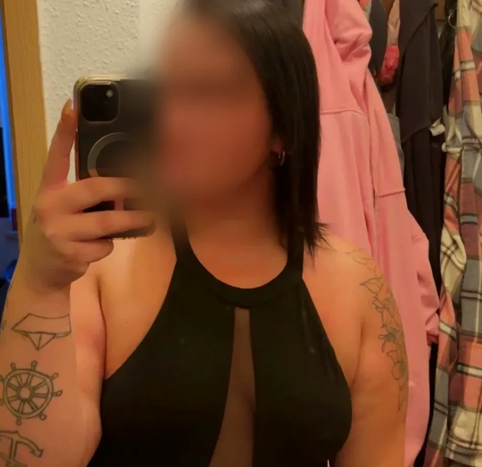 Jasmin, 28