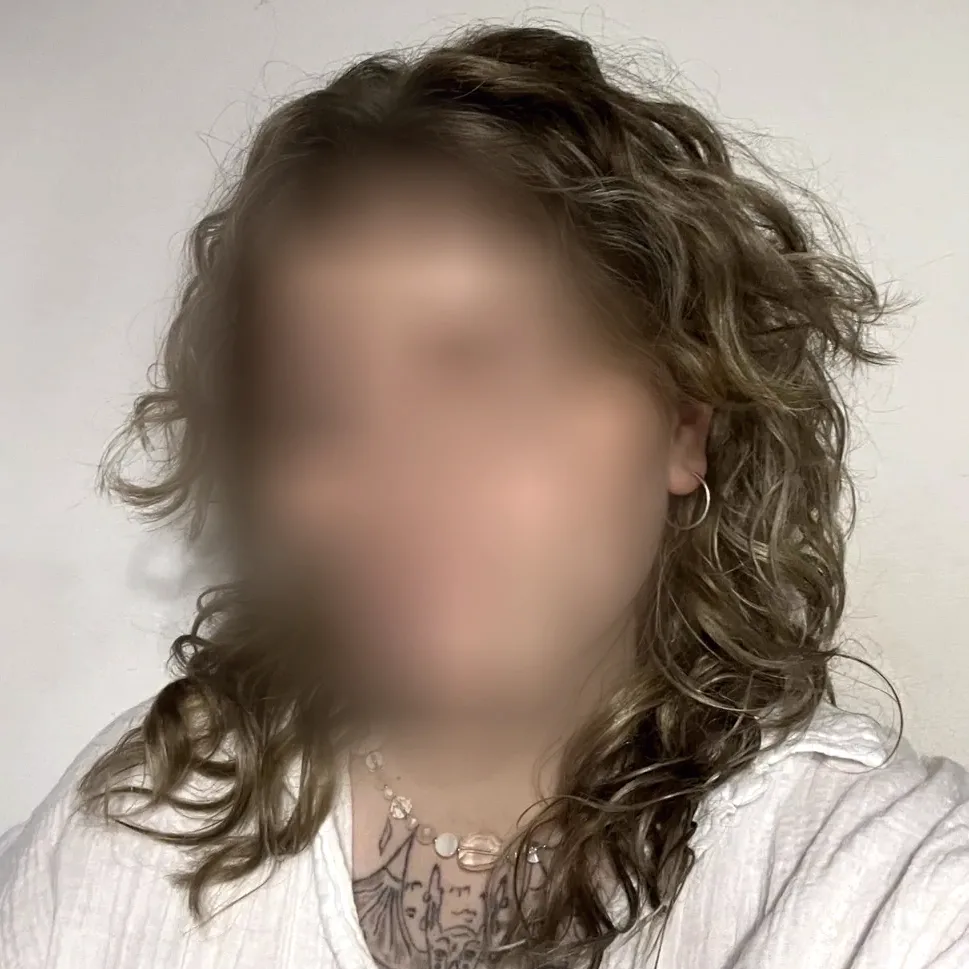 Özlem, 20