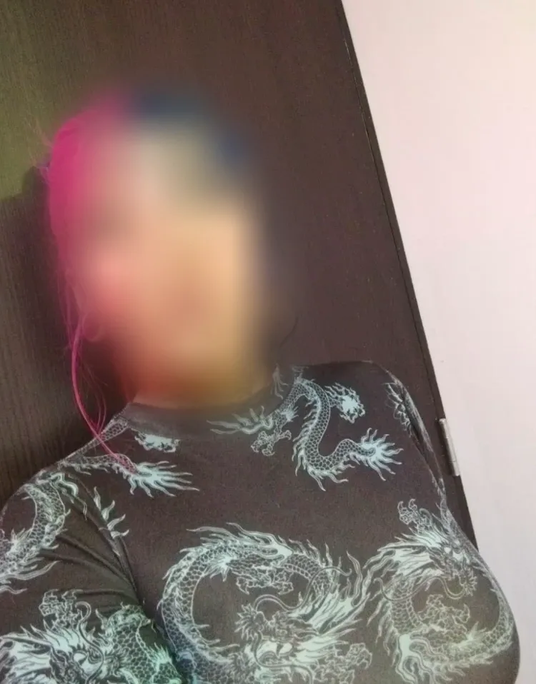 Vivien, 32